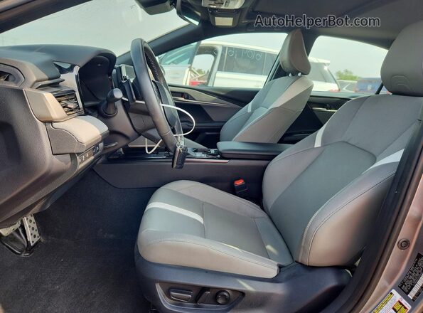 4T1DAACK2SU584037 2025 TOYOTA CAMRY Silver წინა სალონის ხედი