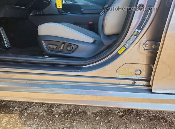 4T1DAACK2SU584037 2025 TOYOTA CAMRY Silver ძრავის განყოფილების ხედი