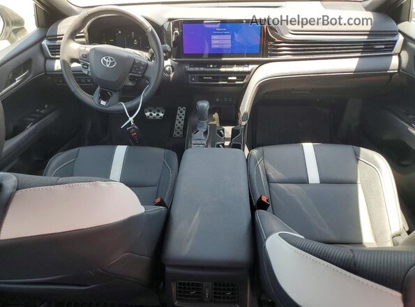 4T1DAACK2TU214983 2026 TOYOTA CAMRY White Widok deski rozdzielczej