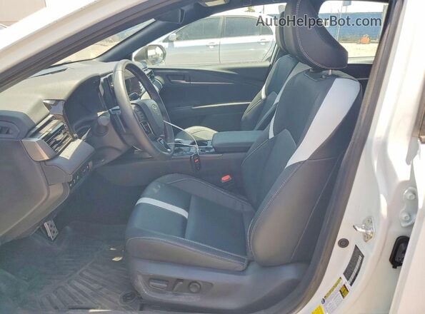 4T1DAACK2TU214983 2026 TOYOTA CAMRY White Widok wnętrza z przodu