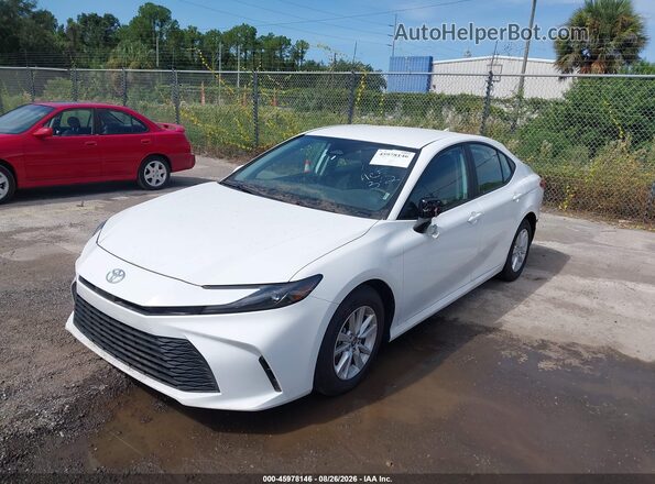 4T1DAACK2TU225806 2026 TOYOTA CAMRY White Vista tres cuartos delantera izquierda