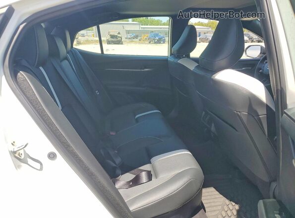 4T1DAACK2TU236191 2026 TOYOTA CAMRY White Widok tylnych siedzeń