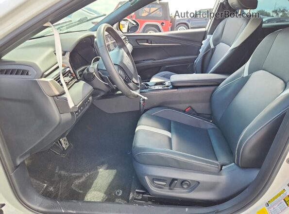 4T1DAACK3SU043949 2025 TOYOTA CAMRY White Front interior view