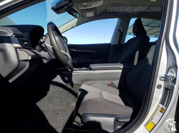 4T1DAACK3SU147163 2025 TOYOTA CAMRY Silver Вид салону спереду