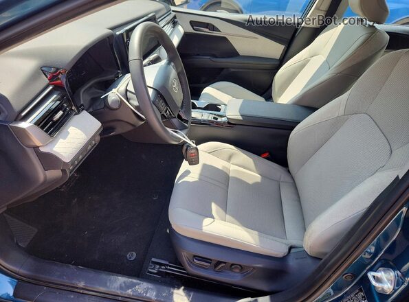 4T1DAACK3SU198162 2025 TOYOTA CAMRY Teal Widok wnętrza z przodu