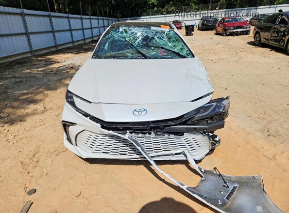 4T1DAACK3SU635741 2025 TOYOTA CAMRY Белый Вид спереди