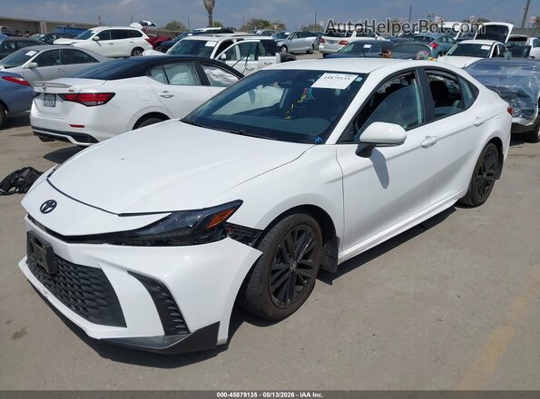 4T1DAACK4SU569880 2025 TOYOTA CAMRY White წინა მარცხენა ხედი სამი მეოთხედიდან
