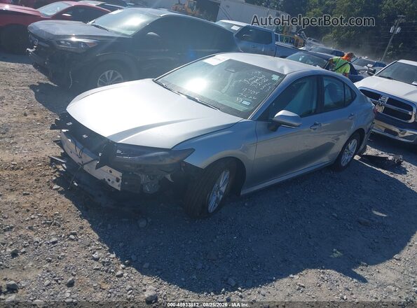 4T1DAACK4TU709704 2026 TOYOTA CAMRY Silver წინა მარცხენა ხედი სამი მეოთხედიდან
