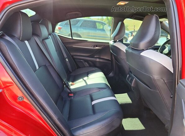 4T1DAACK5SU001119 2025 TOYOTA CAMRY Red Widok tylnych siedzeń