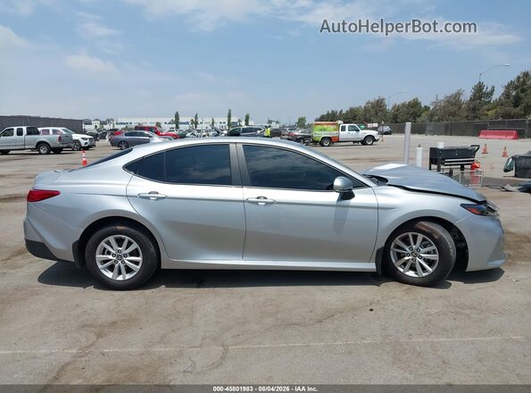 4T1DAACK5SU146628 2025 TOYOTA CAMRY Silver Սալոնի հետևի տեսք