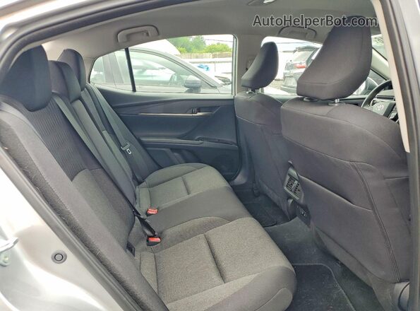 4T1DAACK5SU556586 2025 TOYOTA CAMRY Silver Widok tylnych siedzeń