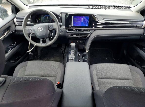 4T1DAACK5SU556586 2025 TOYOTA CAMRY Silver Widok deski rozdzielczej