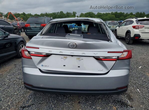 4T1DAACK5SU556586 2025 TOYOTA CAMRY Silver Widok z tyłu