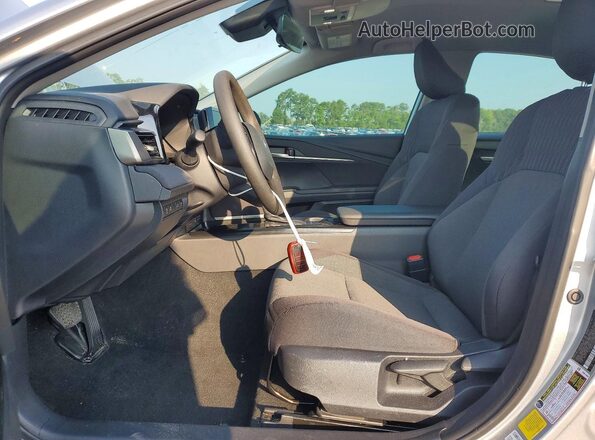 4T1DAACK5SU586929 2025 TOYOTA CAMRY Silver Вид салону спереду