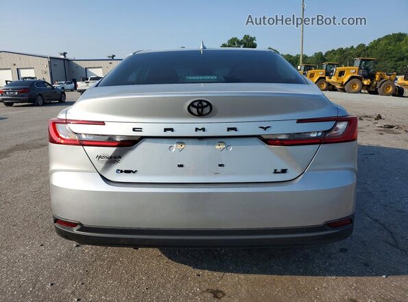 4T1DAACK5SU586929 2025 TOYOTA CAMRY Silver Вид ззаду