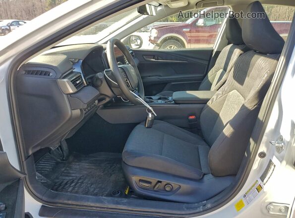 4T1DAACK5SU644490 2025 TOYOTA CAMRY White Front interior view