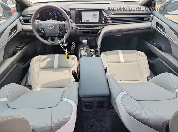 4T1DAACK5TU712756 2026 TOYOTA CAMRY Белый Вид панели приборов