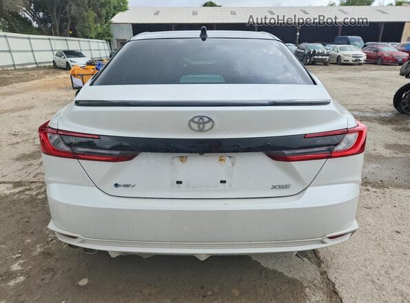 4T1DAACK6SU098198 2025 TOYOTA CAMRY White Հետևի տեսք