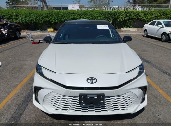 4T1DAACK6SU105098 2025 TOYOTA CAMRY White Սալոնի հետևի տեսք