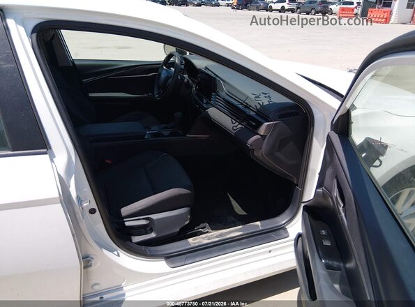 4T1DAACK6SU122547 2025 TOYOTA CAMRY White Widok wnętrza z przodu