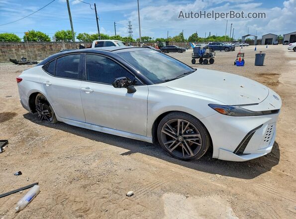 4T1DAACK7SU010646 2025 TOYOTA CAMRY White Przód prawy