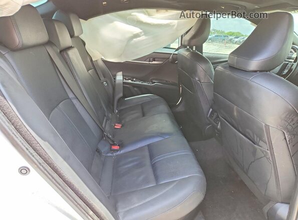 4T1DAACK7SU010646 2025 TOYOTA CAMRY White Widok tylnych siedzeń