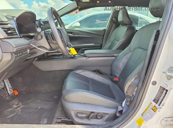 4T1DAACK7SU010646 2025 TOYOTA CAMRY White Widok wnętrza z przodu
