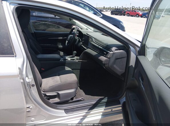 4T1DAACK7SU055649 2025 TOYOTA CAMRY Серебряный Вид салона спереди