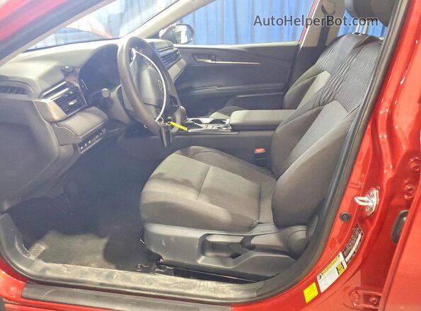 4T1DAACK7TU320555 2026 TOYOTA CAMRY Красный Вид салона спереди