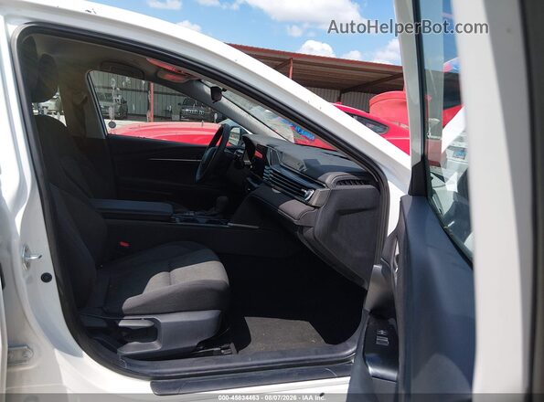 4T1DAACK8SU023258 2025 TOYOTA CAMRY White Front interior view