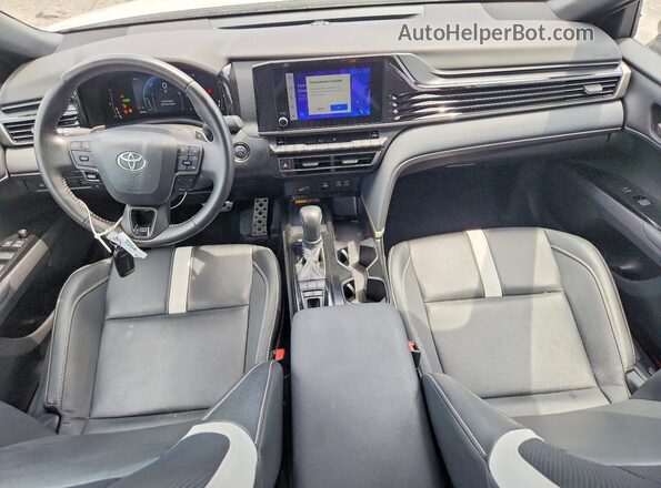 4T1DAACK8SU084254 2025 TOYOTA CAMRY White Առջևի վահանակի տեսք
