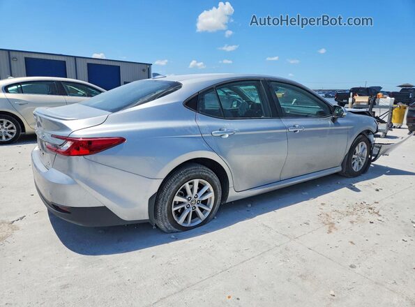 4T1DAACK8SU124803 2025 TOYOTA CAMRY Серебряный Задняя правая четверть