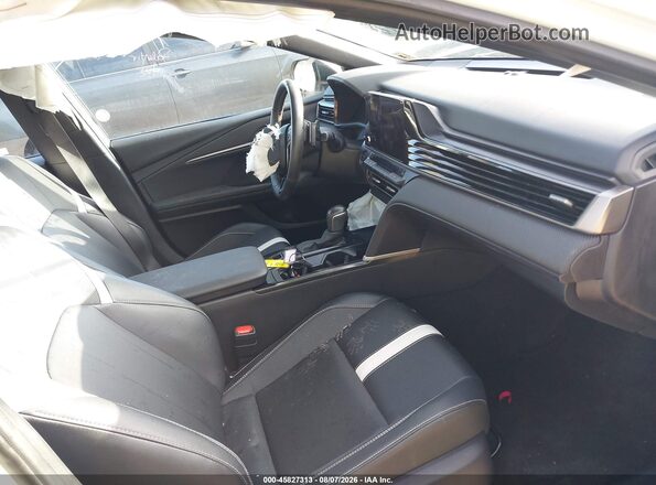 4T1DAACK8SU131301 2025 TOYOTA CAMRY White Widok wnętrza z przodu
