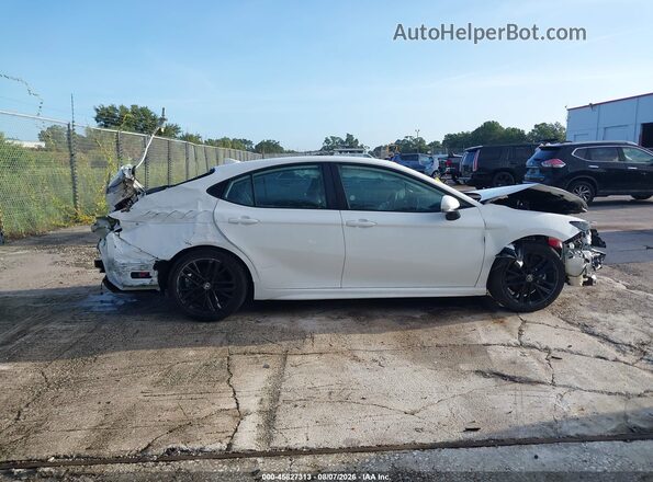 4T1DAACK8SU131301 2025 TOYOTA CAMRY White Widok wnętrza z tyłu