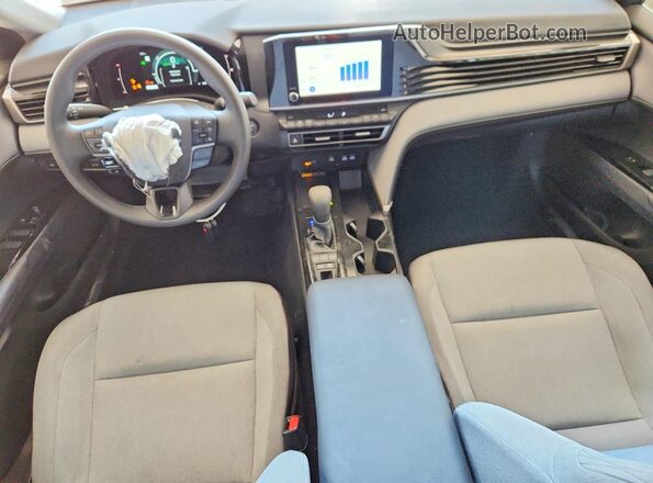 4T1DAACK8SU154853 2025 TOYOTA CAMRY Серебряный Вид панели приборов