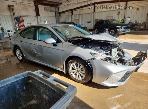 4T1DAACK8SU154853 2025 TOYOTA CAMRY Серебряный Передняя правая четверть