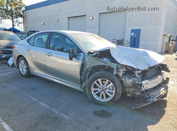 4T1DAACK8SU561619 2025 TOYOTA CAMRY Серебряный Передняя правая четверть