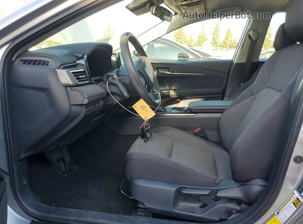 4T1DAACK8SU561619 2025 TOYOTA CAMRY Серебряный Вид салона спереди