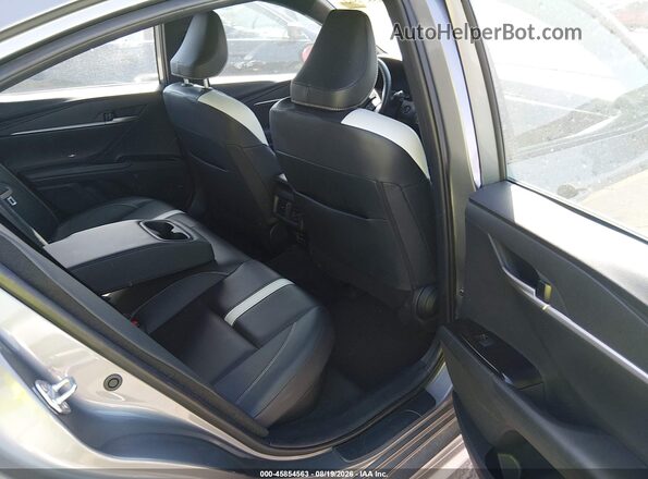 4T1DAACK8SU573155 2025 TOYOTA CAMRY Gray Widok naklejki z numerem VIN