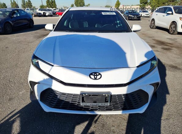 4T1DAACK8SU587878 2025 TOYOTA CAMRY White Դիմացի տեսք