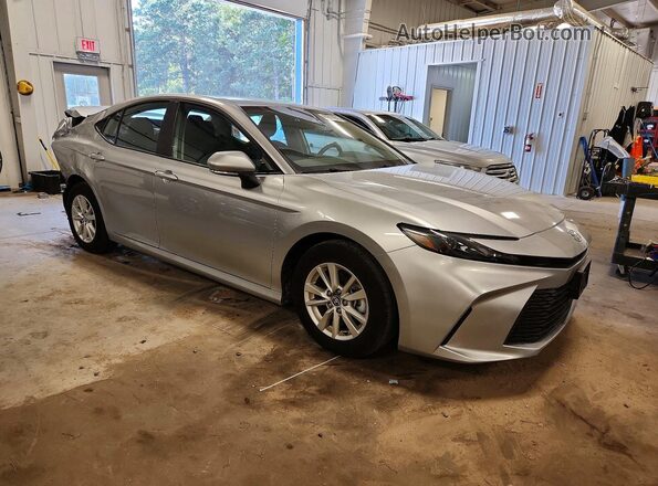 4T1DAACK8SU594474 2025 TOYOTA CAMRY Silver Передня права чверть