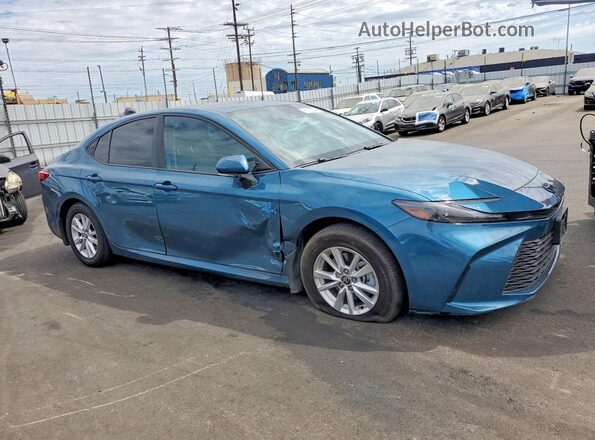 4T1DAACK8SU643608 2025 TOYOTA CAMRY Бирюзовый Передняя правая четверть