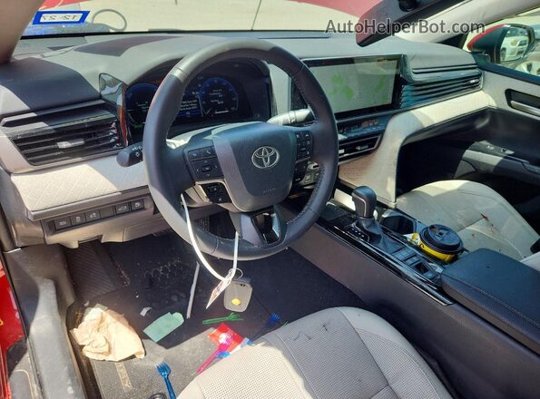 4T1DAACK8TU247552 2026 TOYOTA CAMRY Красный Вид панели приборов