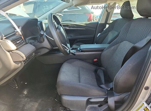 4T1DAACK9SU069813 2025 TOYOTA CAMRY Silver Widok wnętrza z przodu