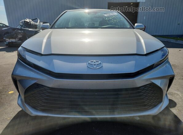 4T1DAACK9SU069813 2025 TOYOTA CAMRY Silver Widok naklejki z numerem VIN