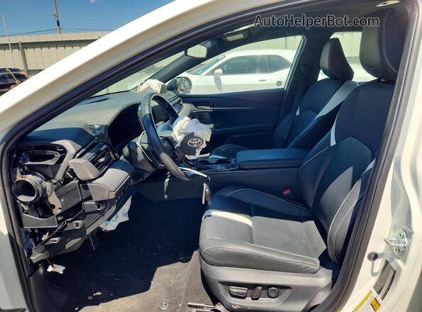 4T1DAACK9SU072338 2025 TOYOTA CAMRY White Widok wnętrza z przodu