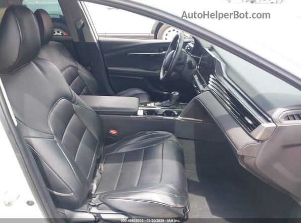 4T1DAACKXSU024945 2025 TOYOTA CAMRY White Front interior view