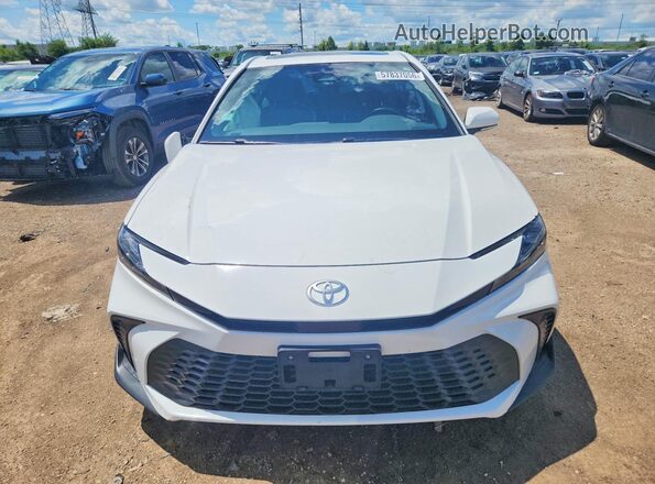 4T1DAACKXSU044872 2025 TOYOTA CAMRY White Դիմացի տեսք