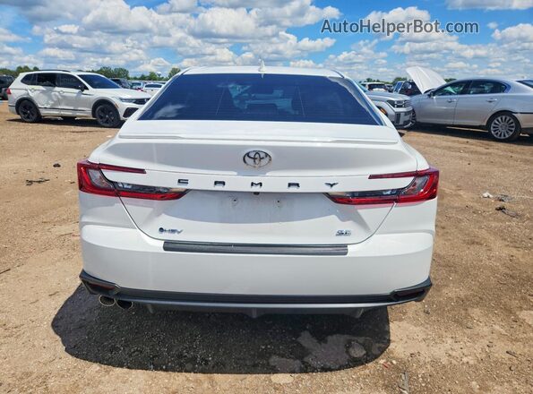 4T1DAACKXSU044872 2025 TOYOTA CAMRY White Հետևի տեսք