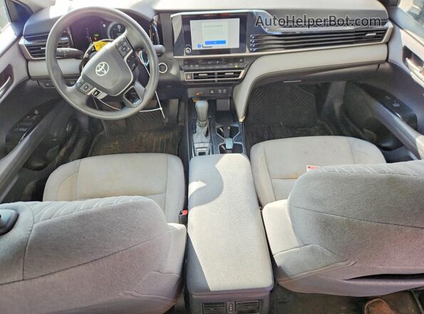 4T1DAACKXSU070484 2025 TOYOTA CAMRY Silver Widok deski rozdzielczej